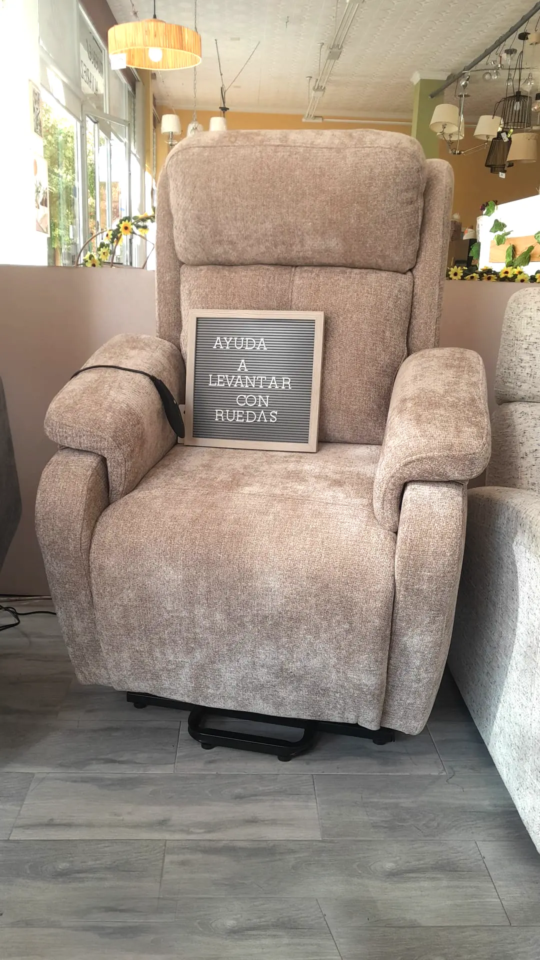 Butaca relax eléctrica Tura 585€.
