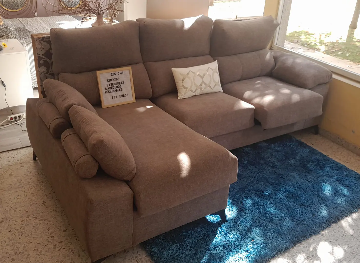 sofá cheslong. 850 €.